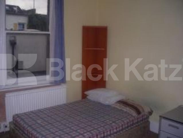 			VIEWINGS ARE HIGHLY RECOMMENDED!, 2 Bedroom, 1 bath, 1 reception Flat			 South End Road, HAMPSTEAD NW3